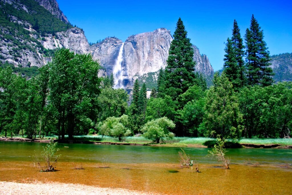 The Yosemite Valley in Yosemite National Park, California. Image by coleong via Depositphotos.
