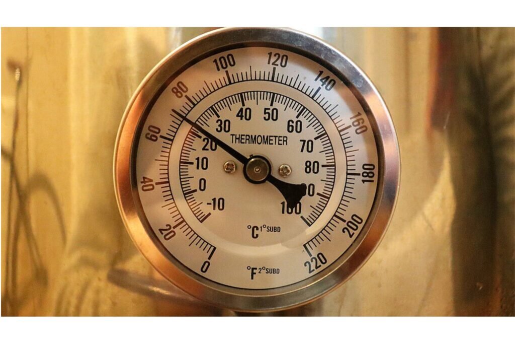 Thermometer dial to measure temperature.