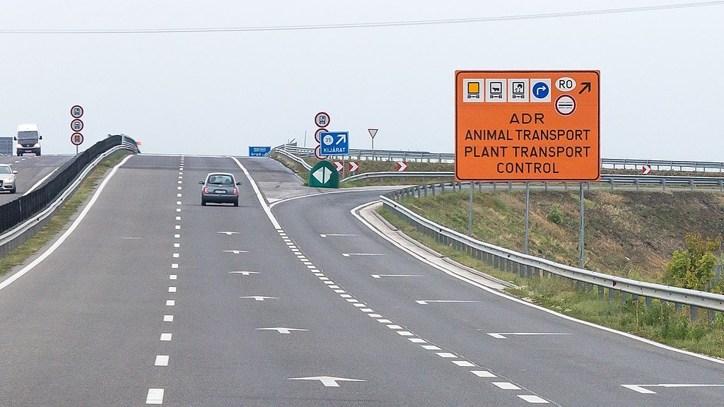 Travel control, Border checkpoint