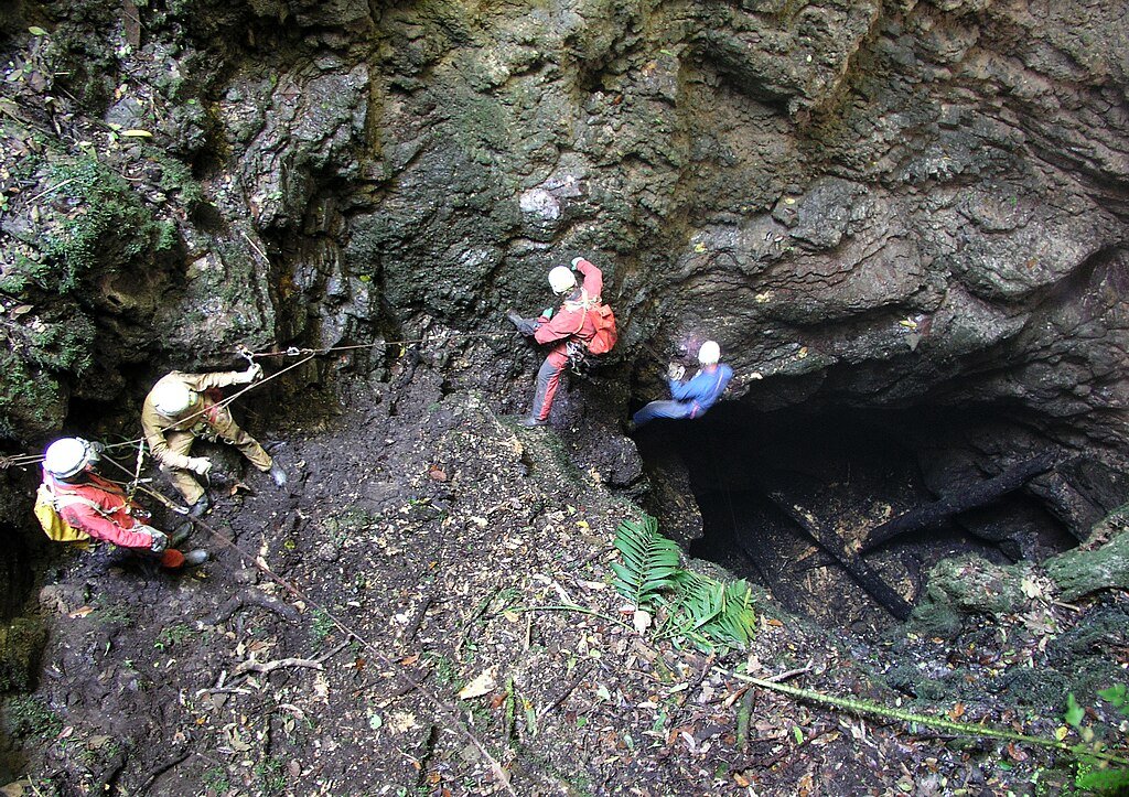 Tragadero de los Dos Palmitos Agua Dulce, deep caves