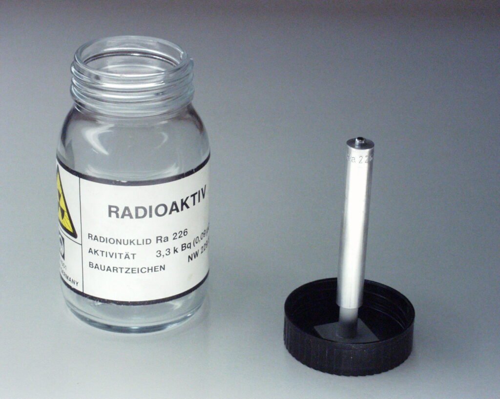 Ra 226 radiation source for school experiments. 