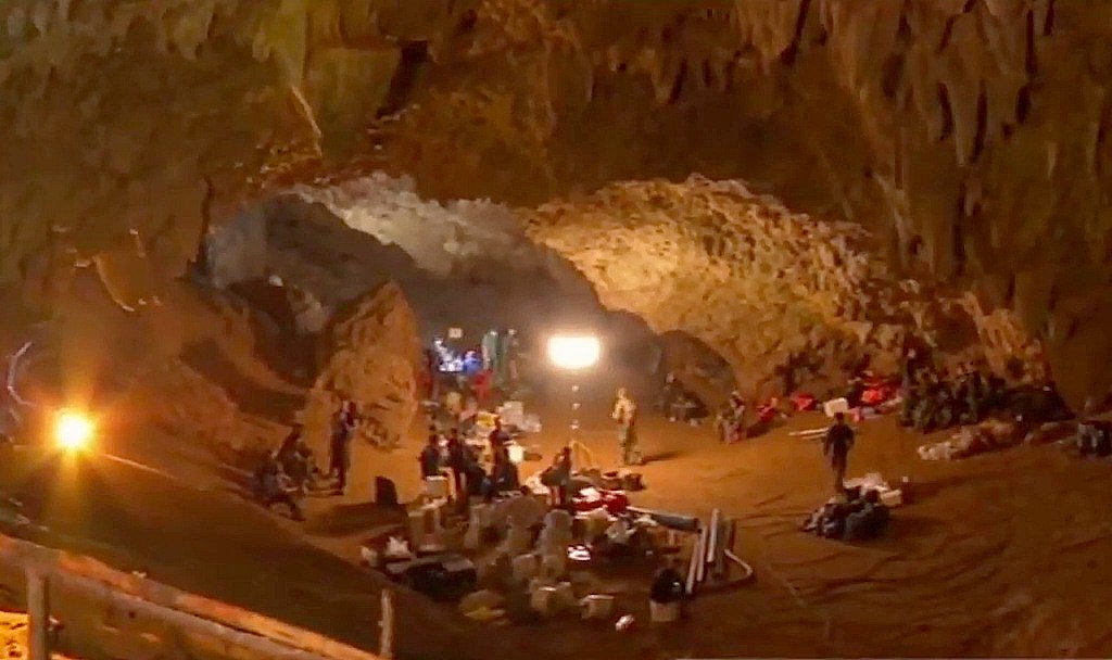 Rescue equipment in Tham Luang entrance chamber (cropped).