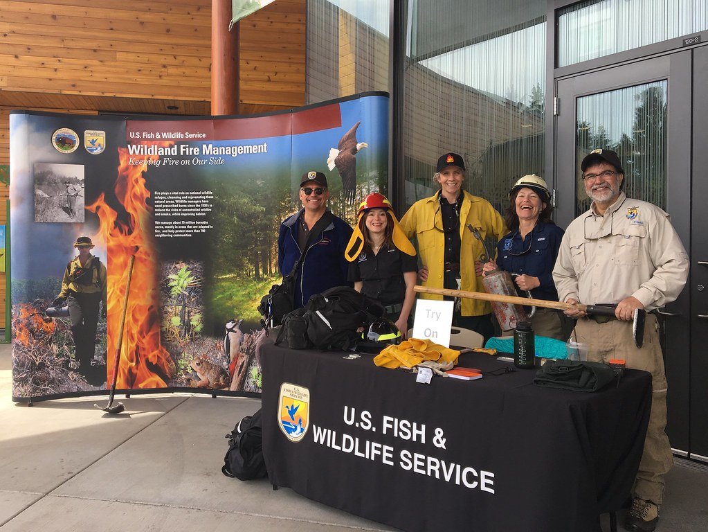 Pacific Region Fire Management educates Oregon Zoo visitors.
