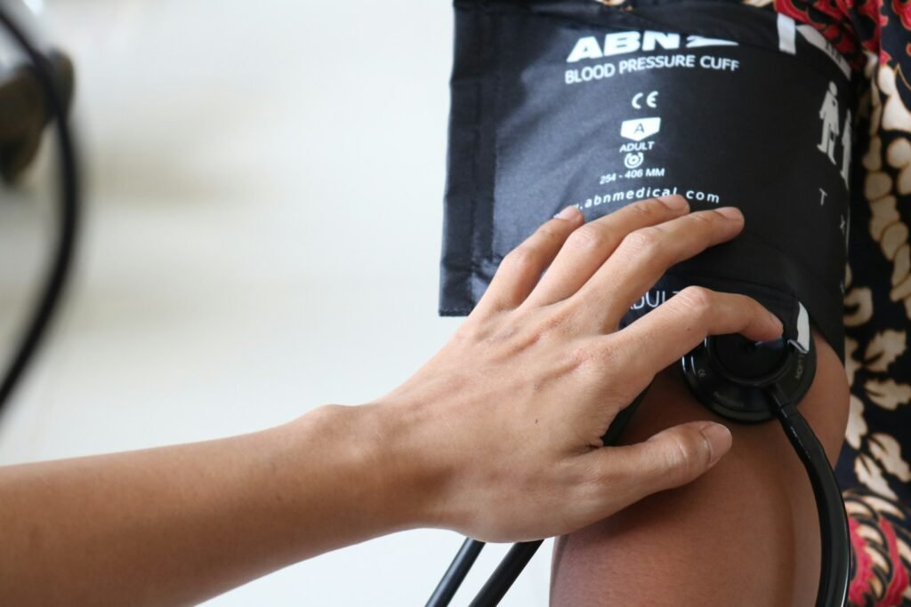 Person holding the cuff of a sphygmomanometer.