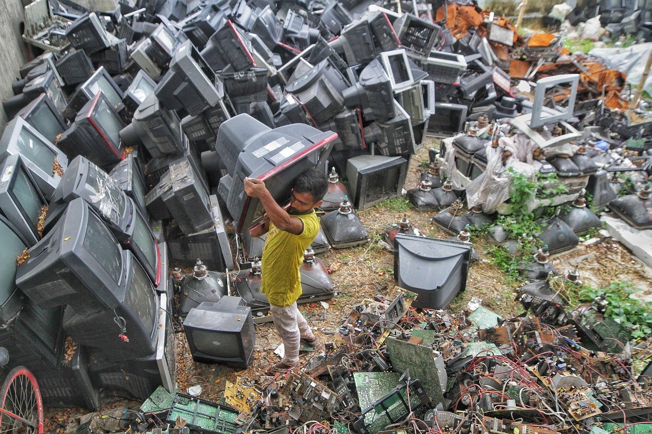 Electronic Waste: Mining for Precious Metals (image credits: pixabay)