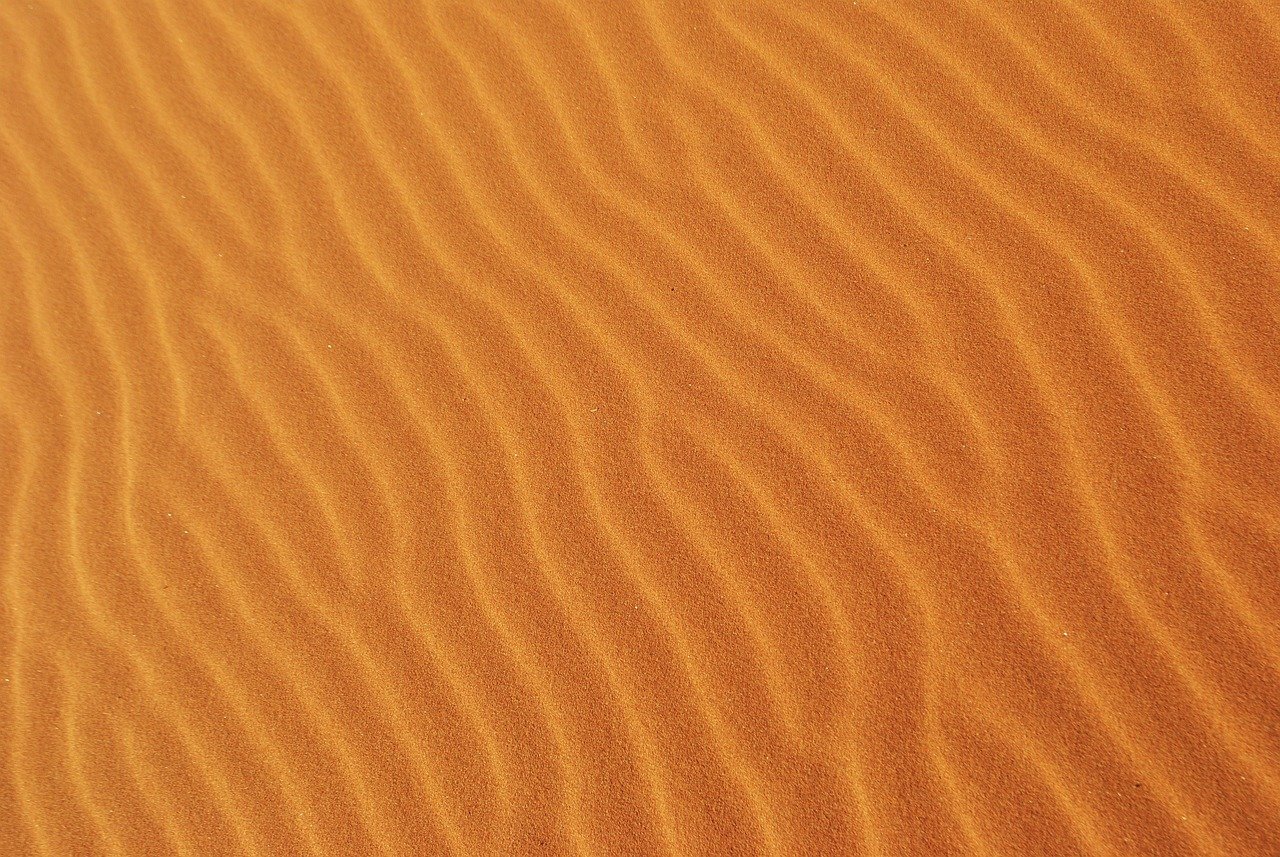 The Wavy Patterns of Sand Dunes (image credits: pixabay)