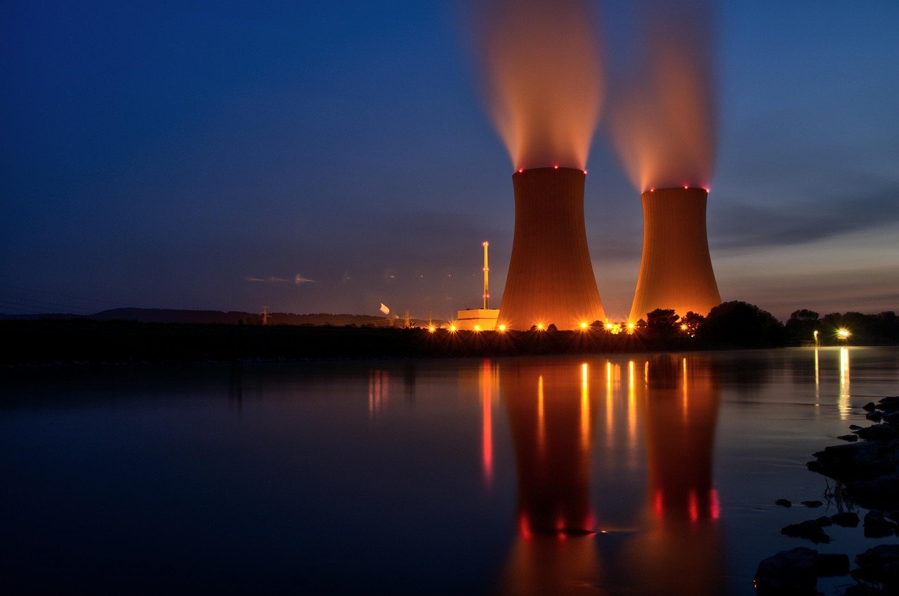Economic Implications of Russia's Nuclear Deals (image credits: pixabay)