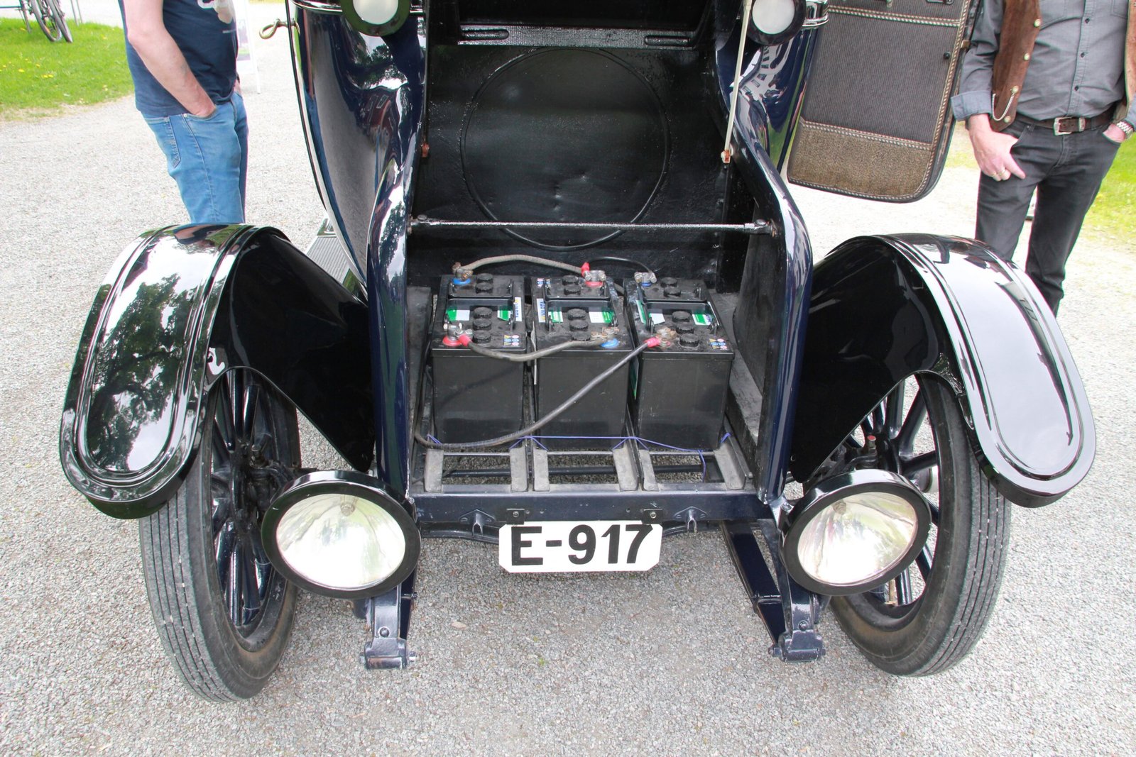 Norway's Electric Vehicle Leadership (image credits: wikimedia)