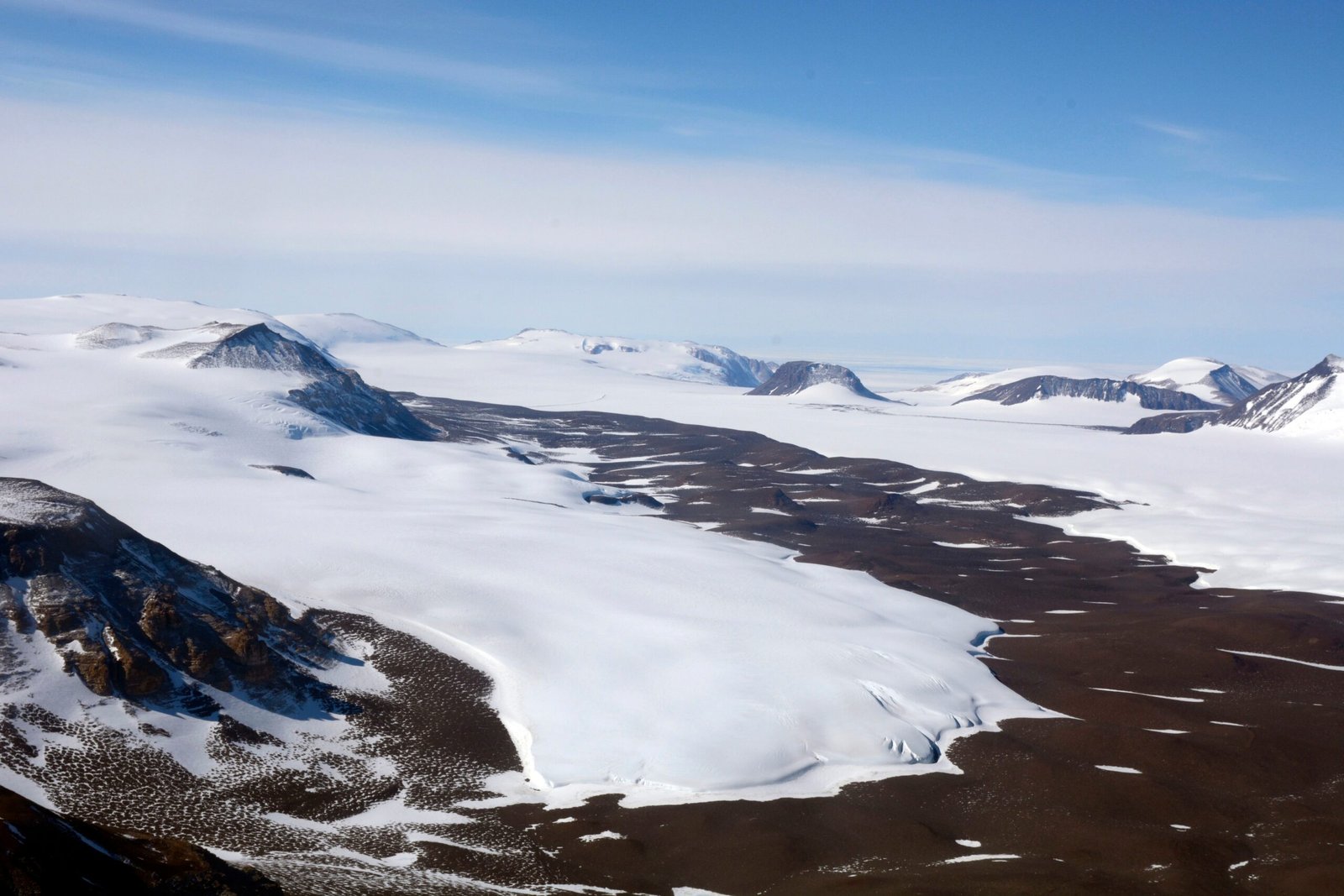 The Antarctic Dry Valleys: A Frozen Enigma (image credits: wikimedia)