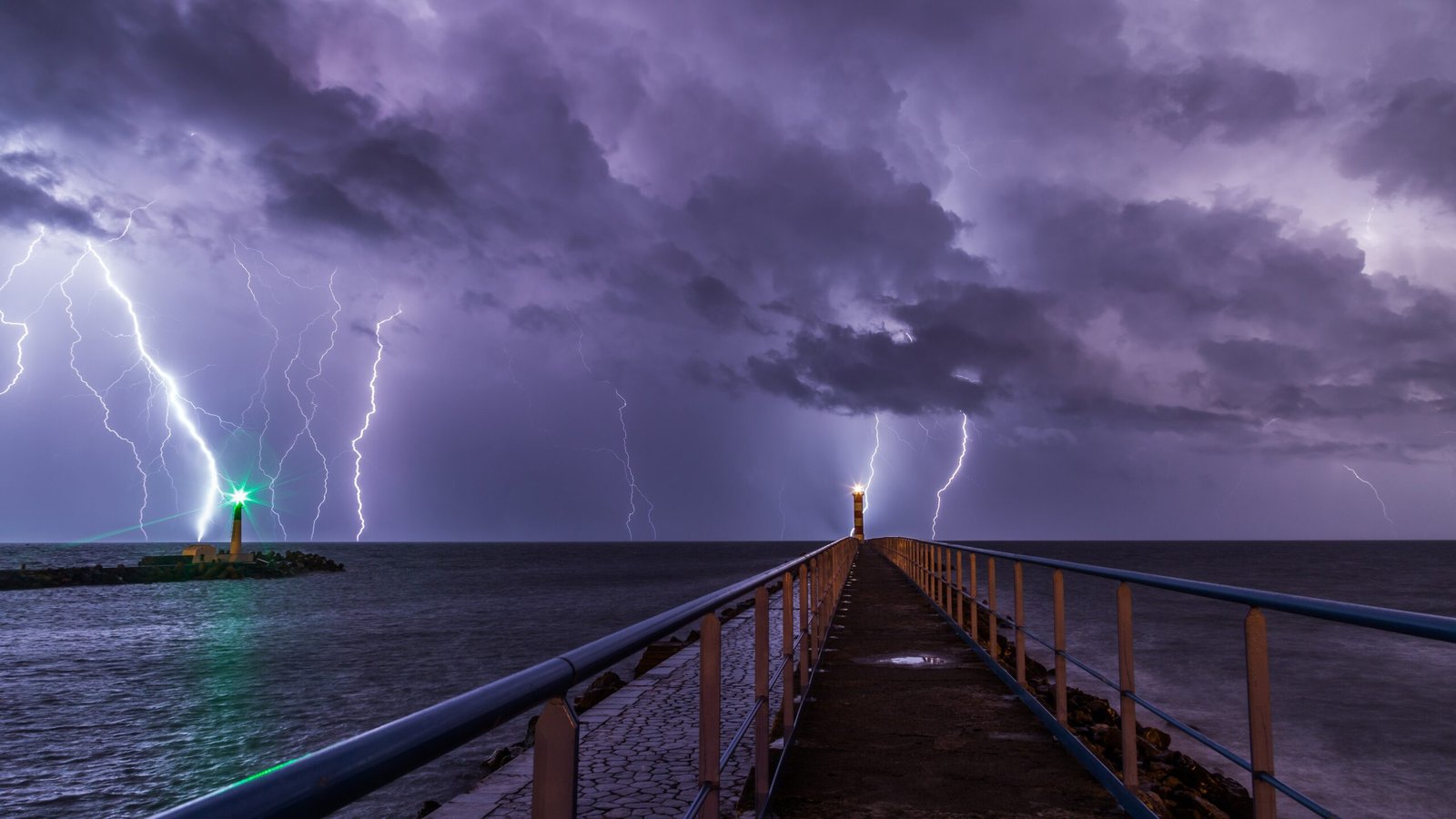 Lightning Strikes: Nature's Power Source (image credits: wikimedia)