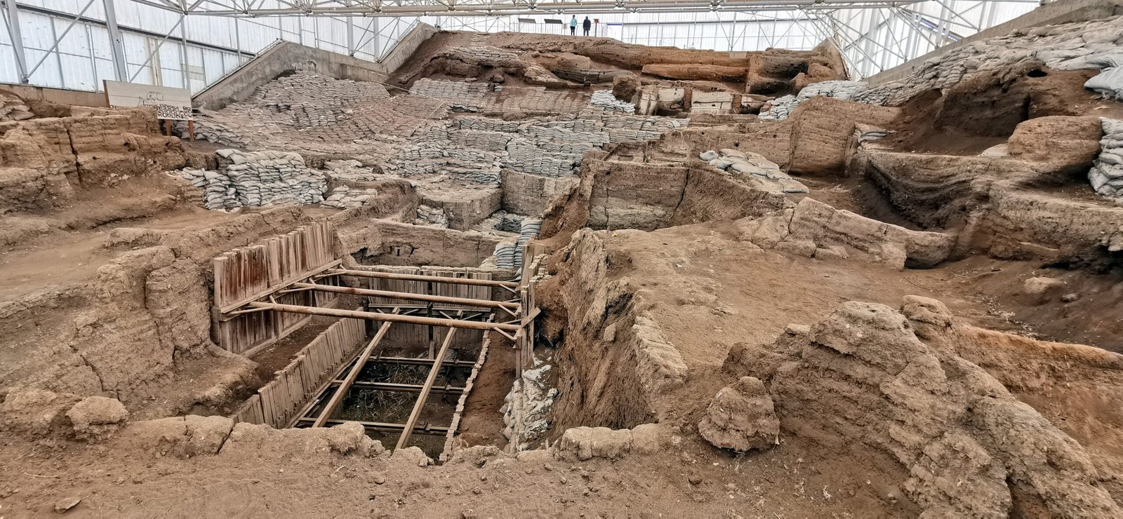 Çatalhöyük: A Glimpse into Neolithic Life (image credits: wikimedia)