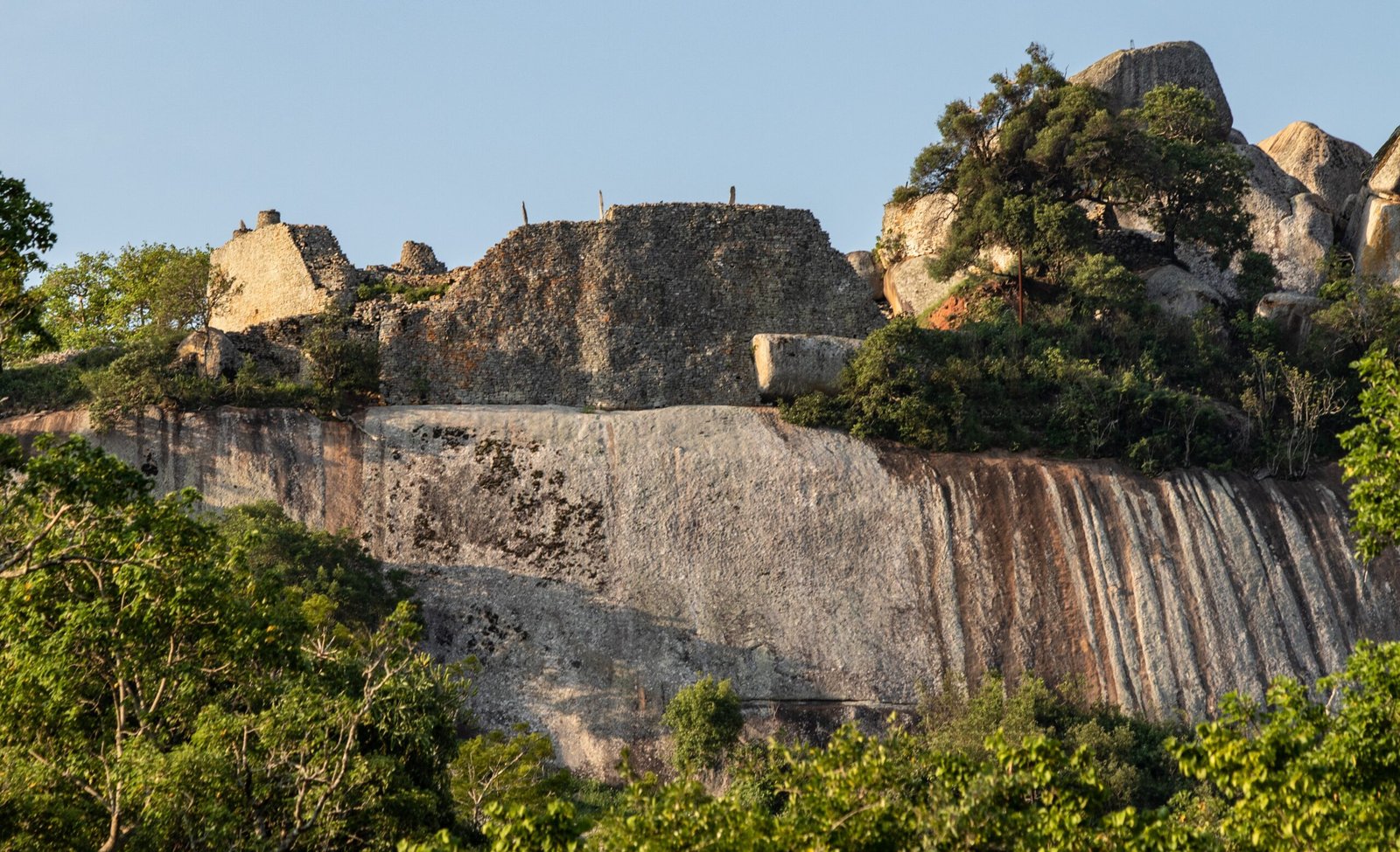 Great Zimbabwe: The Stone City of Africa (image credits: wikimedia)