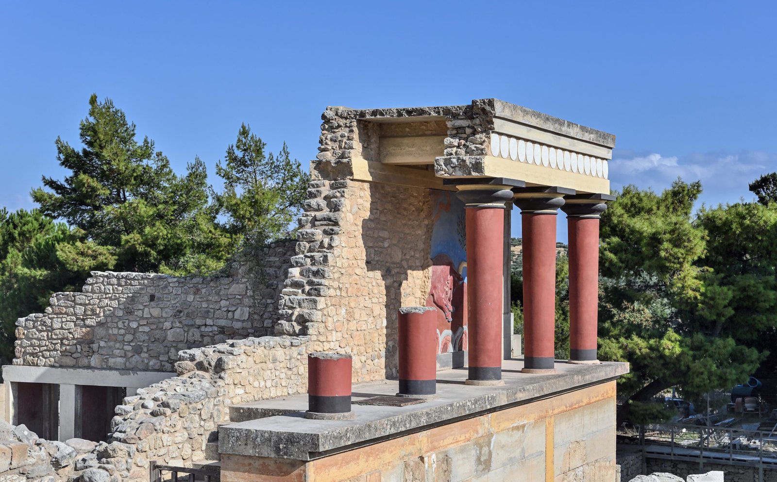 Knossos: The Heart of Minoan Civilization (image credits: wikimedia)