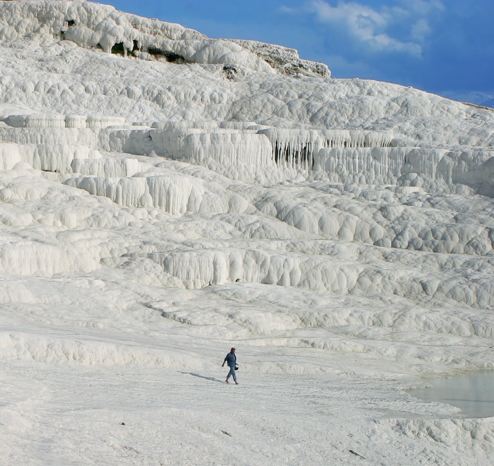 4. Pamukkale, Turkey (image credits: wikimedia)
