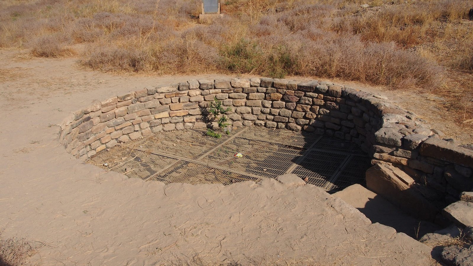 Advanced Water Management Systems (image credits: wikimedia)