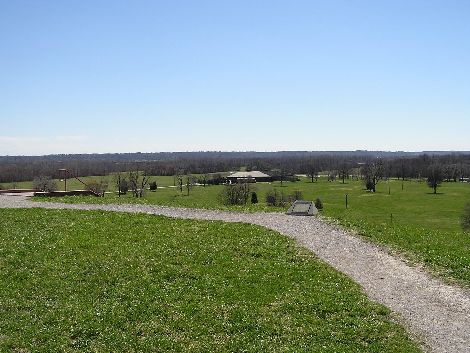 Monumental Earthworks: The Pyramids of Cahokia (image credits: wikimedia)