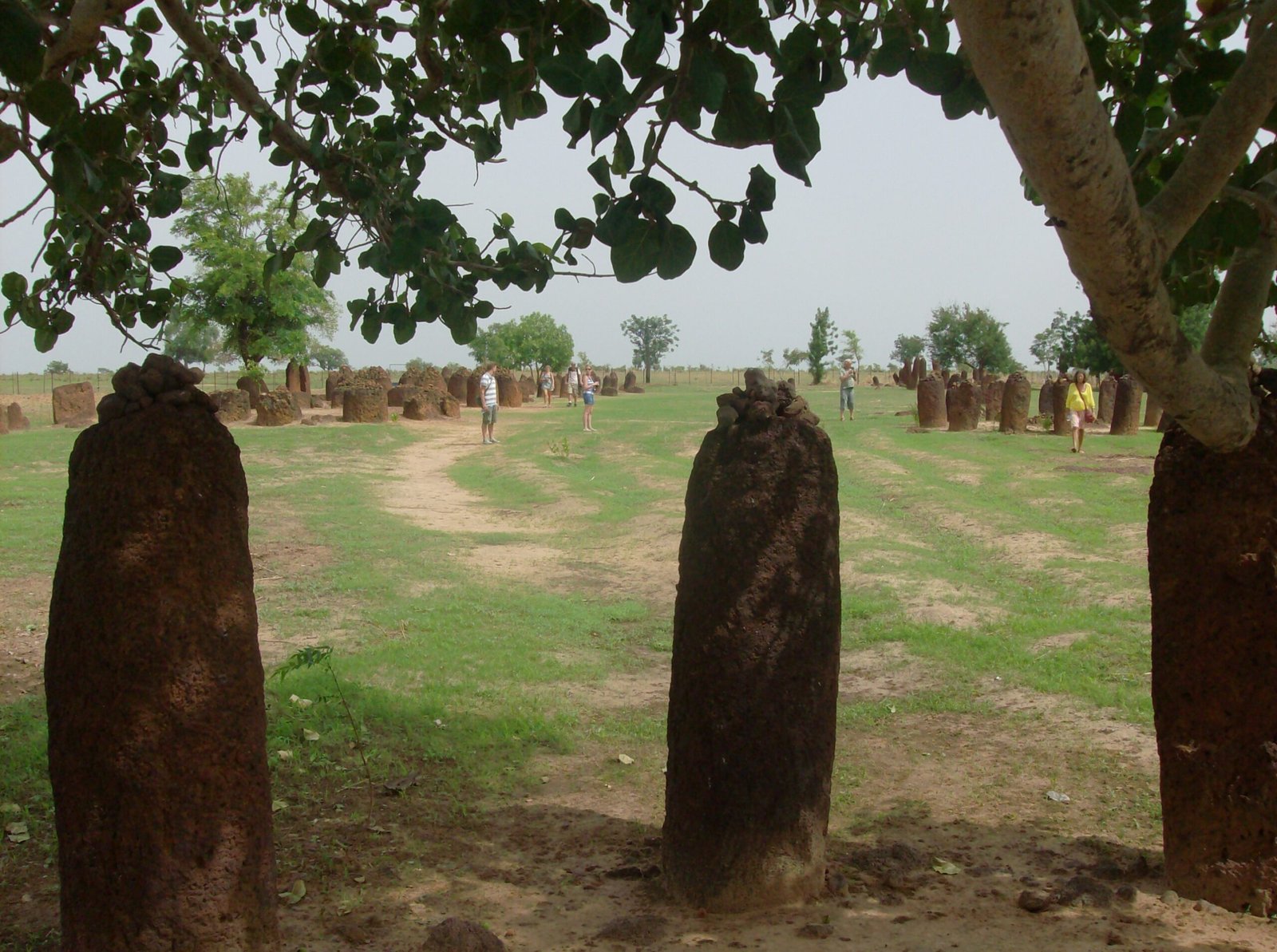 The Builders Behind the Stones (image credits: wikimedia)