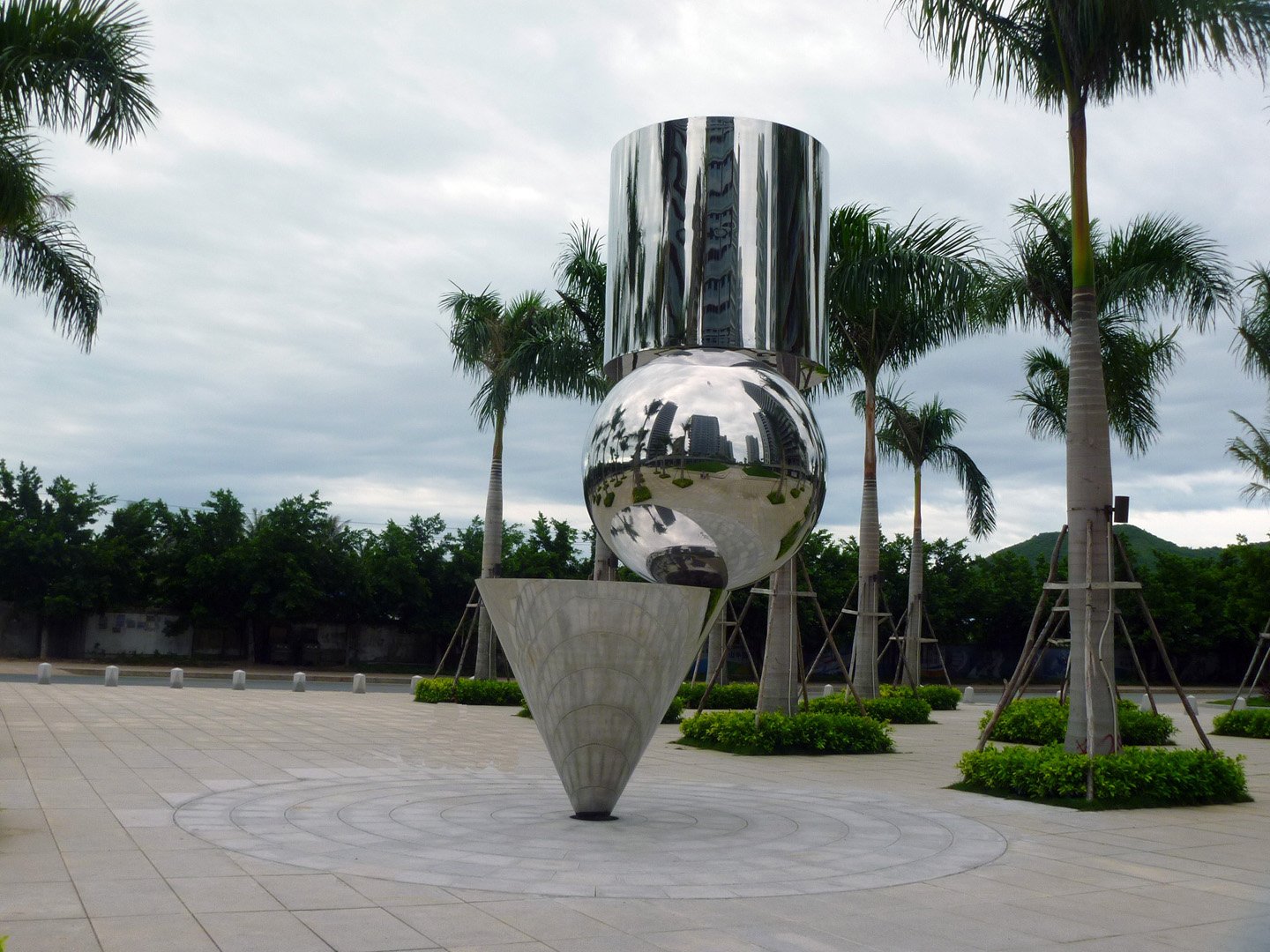 The Many-Worlds Interpretation: Parallel Realities (image credits: wikimedia)