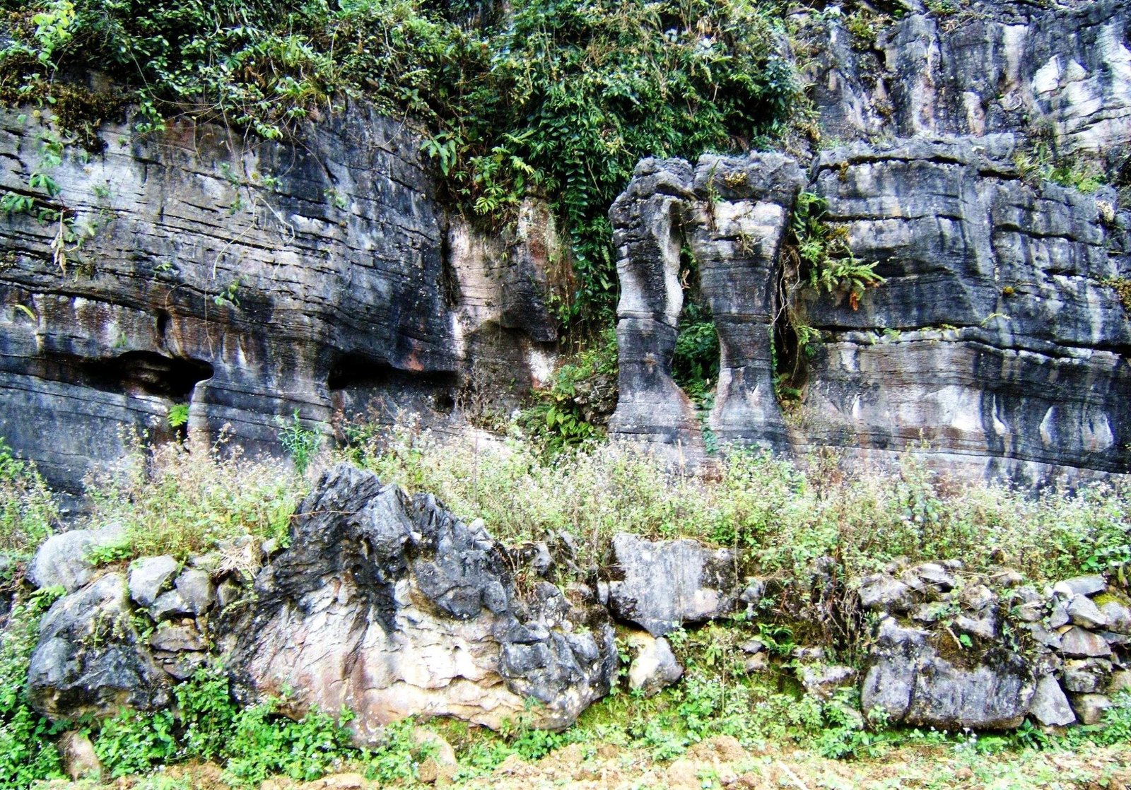 Karst Topography: A Lesson in Erosion (image credits: wikimedia)