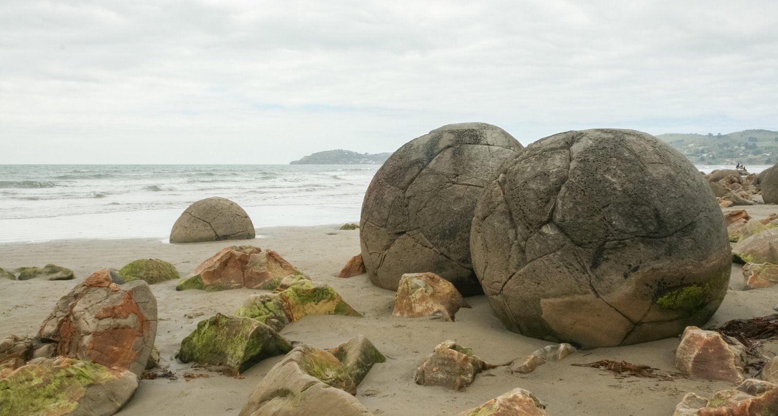 Visiting the Moeraki Boulders: A Natural Wonder (image credits: wikimedia)