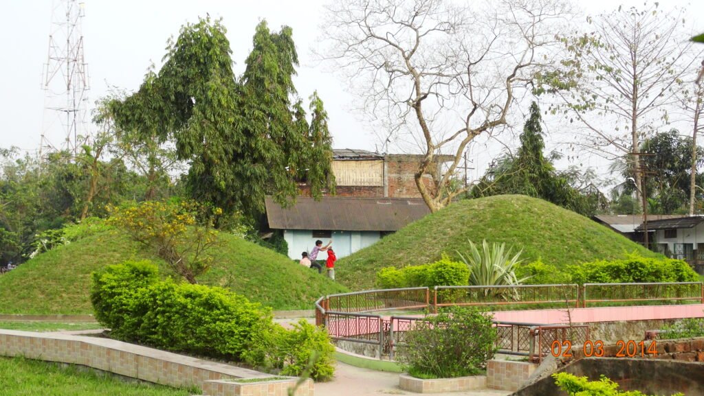 Maidam (burial mound) of the last Ahom King Purandar Singha- Rajamaidam, Jorhat. Image by Anupom sarmah, CC BY-SA 3.0 , via Wikimedia Commons.