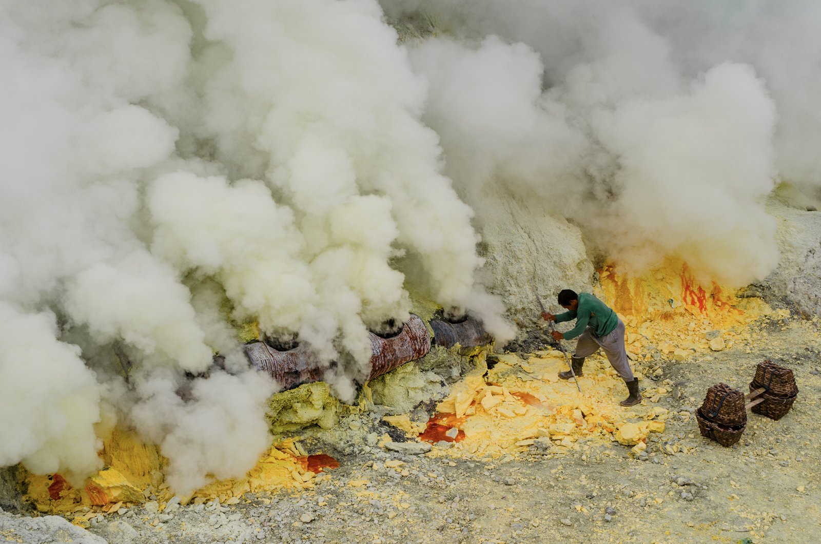 The Science of Sulfur Mining (image credits: wikimedia)