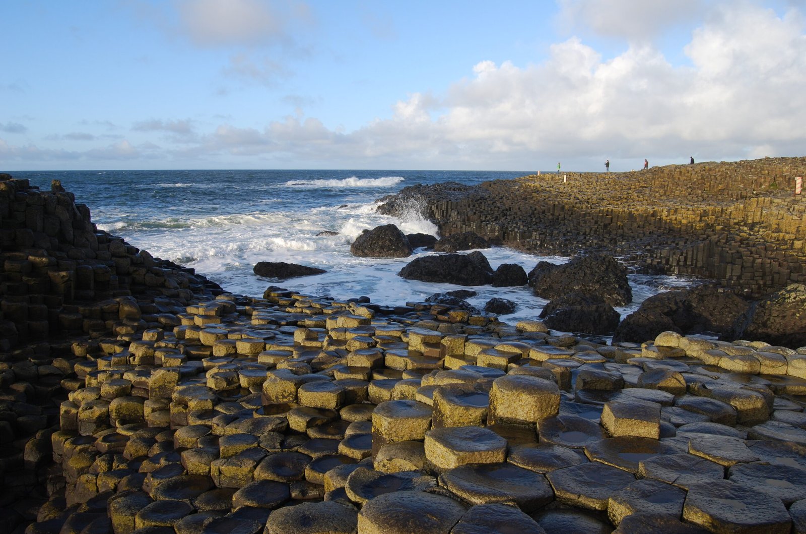 The Legend of the Giant’s Causeway (image credits: wikimedia)