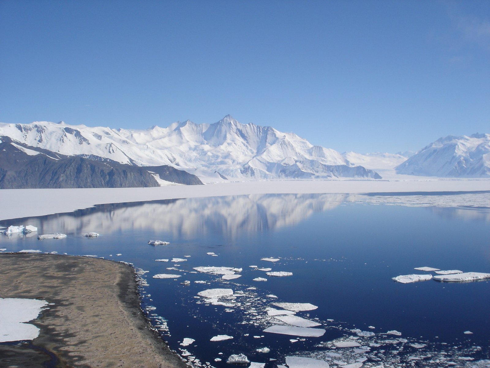 A Call to Protect Antarctica's Secrets (image credits: wikimedia)