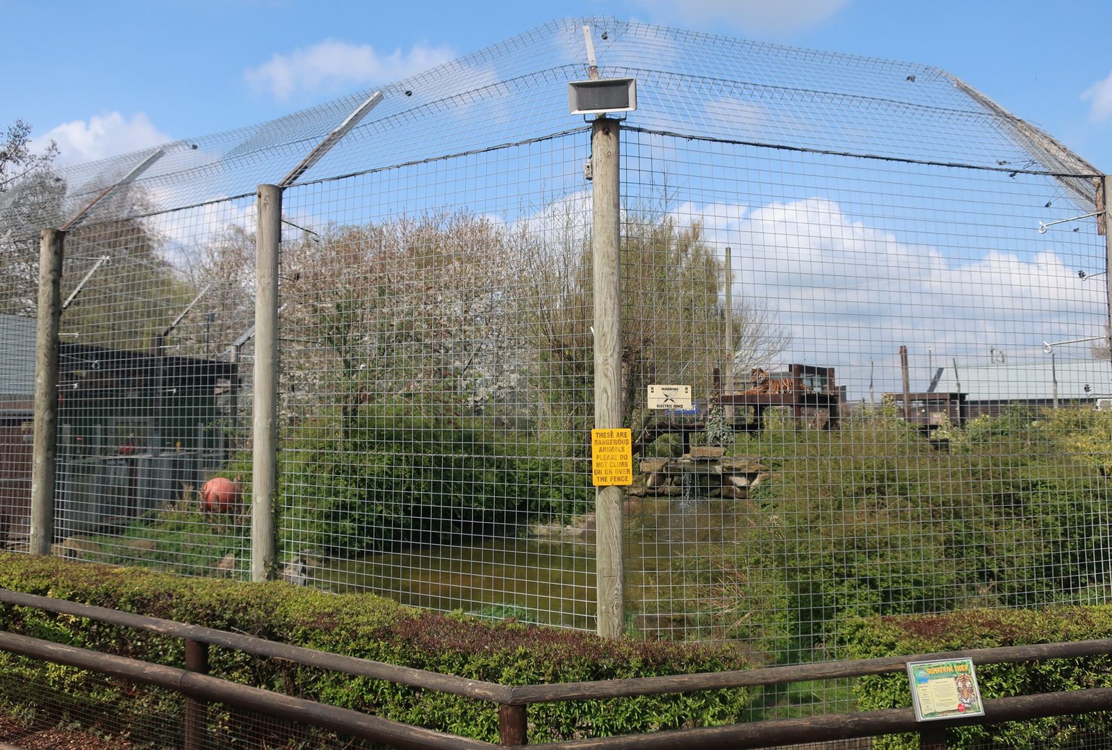 Naturalistic Habitats: Recreating the Wild Within Walls (image credits: wikimedia)