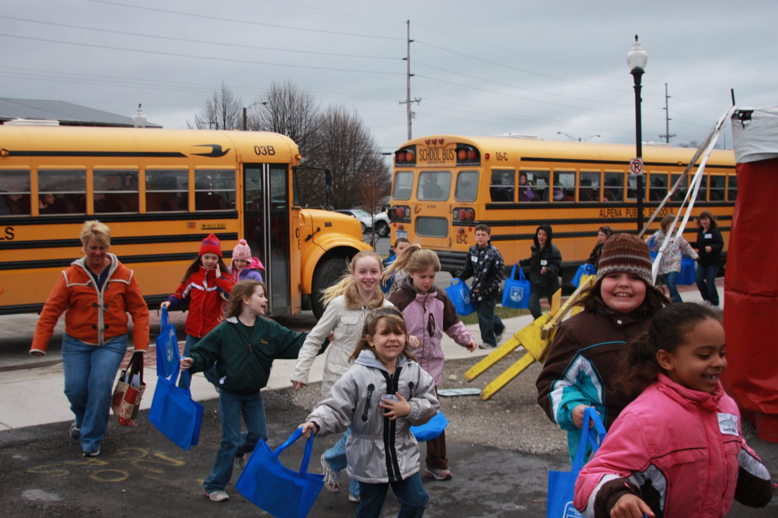 Community Engagement: Connecting People and Wildlife (image credits: wikimedia)