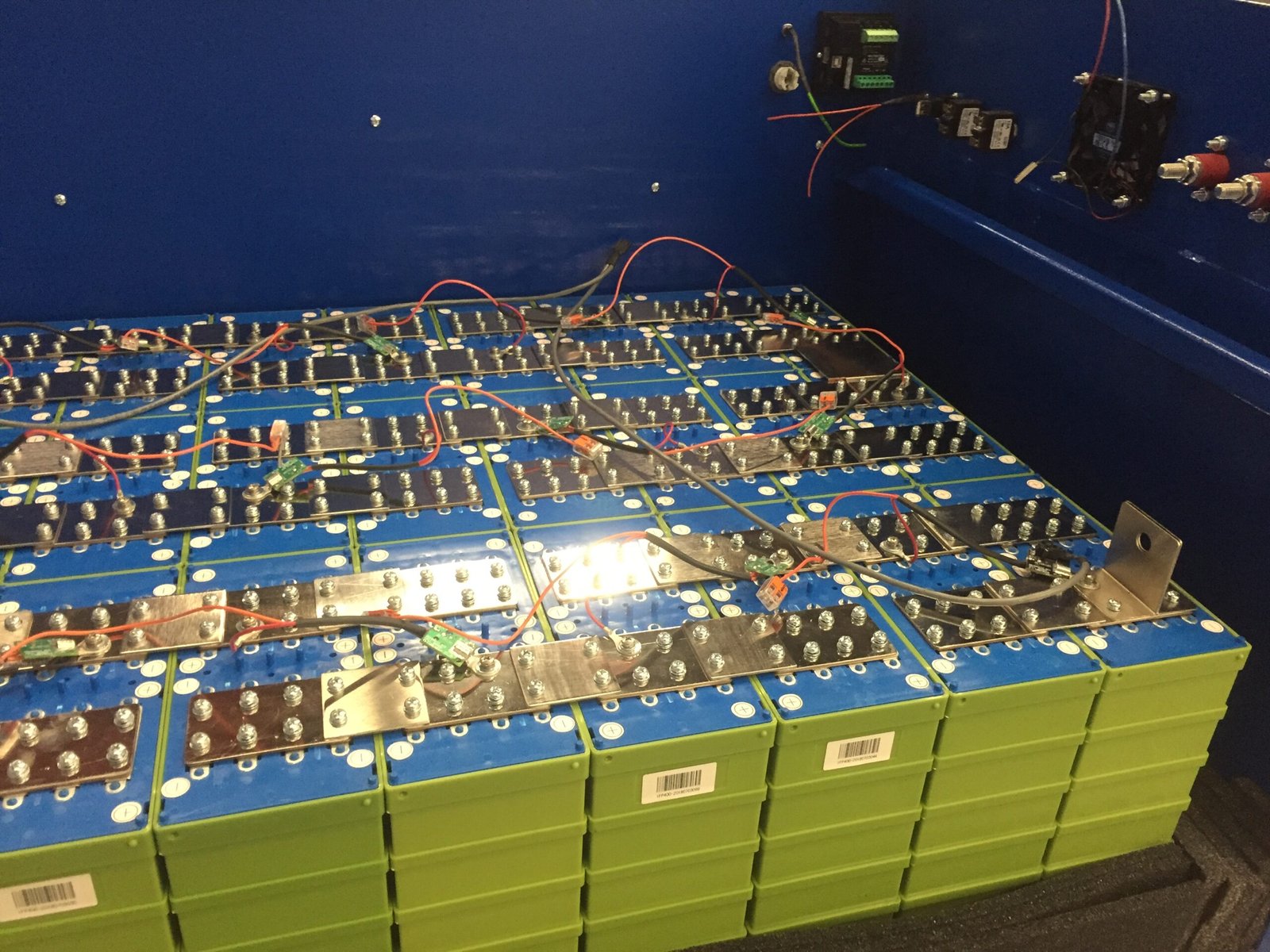 What’s Inside an EV Battery? (image credits: wikimedia)