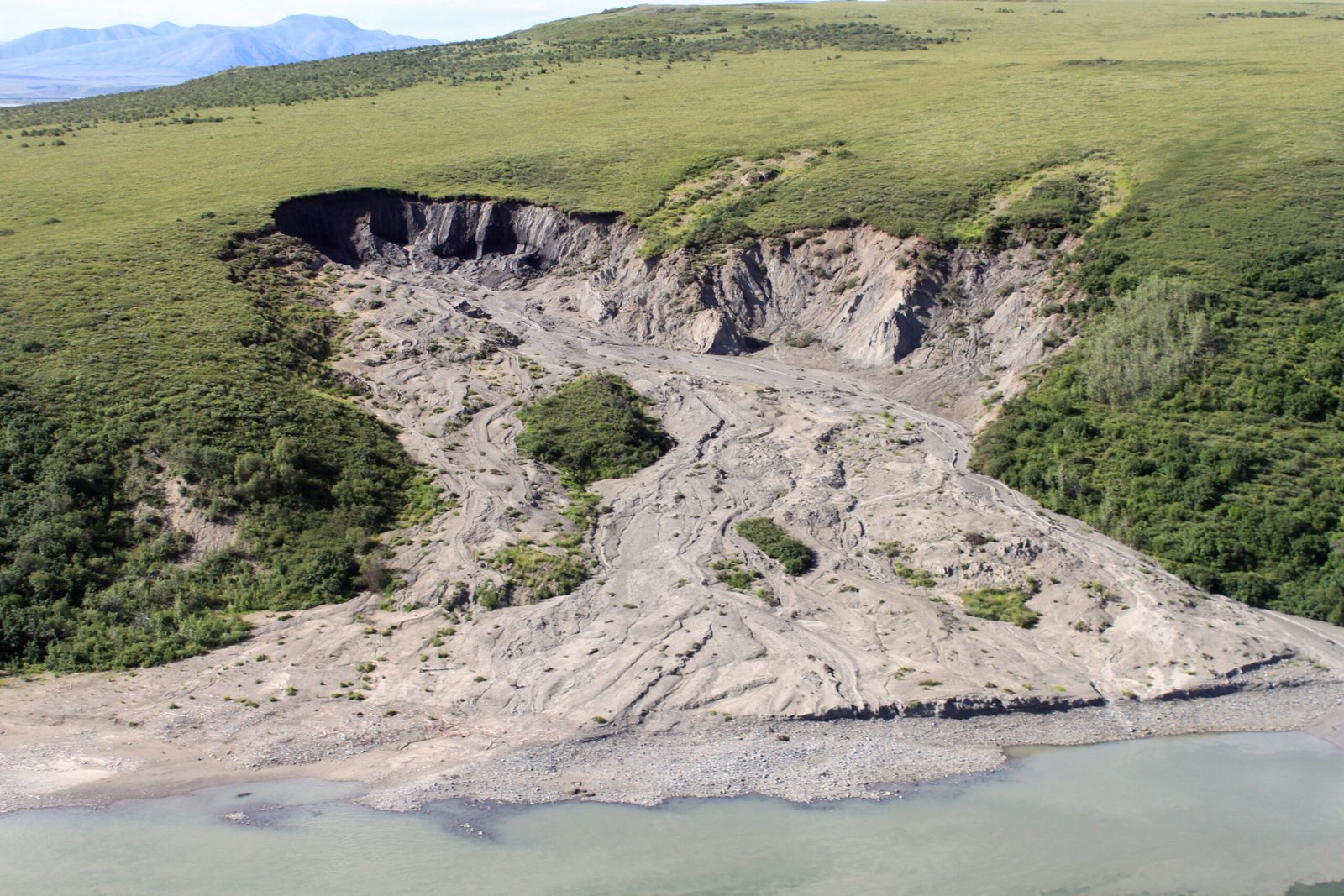 Real-World Consequences for Arctic Communities (image credits: wikimedia)