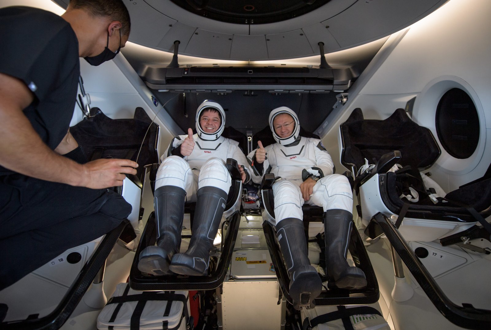 SpaceX and Defense Contracts: Blurring the Boundaries (image credits: wikimedia)