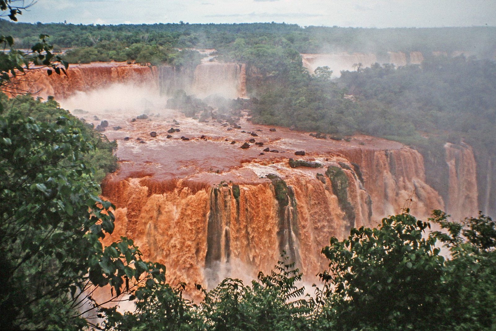 Iguaçu National Park: The Power of Water Through the Ages (image credits: wikimedia)
