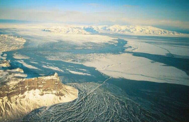 How Subglacial Rivers Are Formed (image credits: wikimedia)