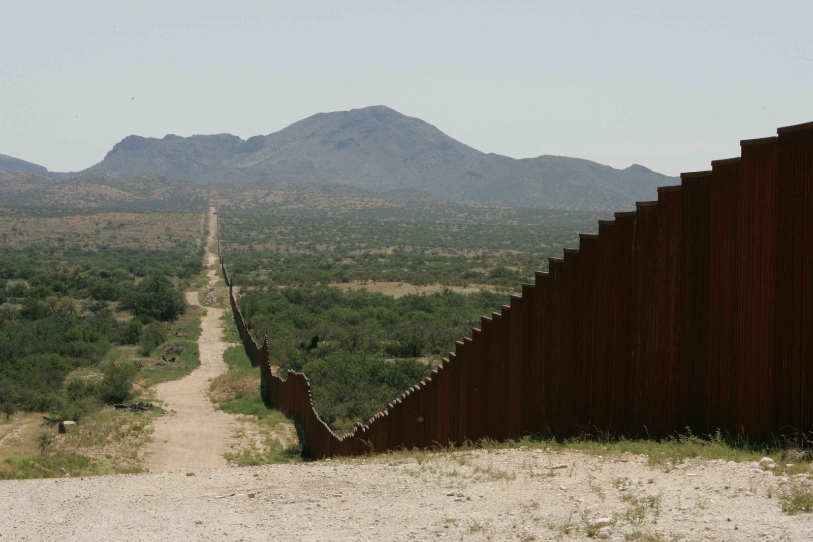 The Rise of the Border Fence (image credits: wikimedia)