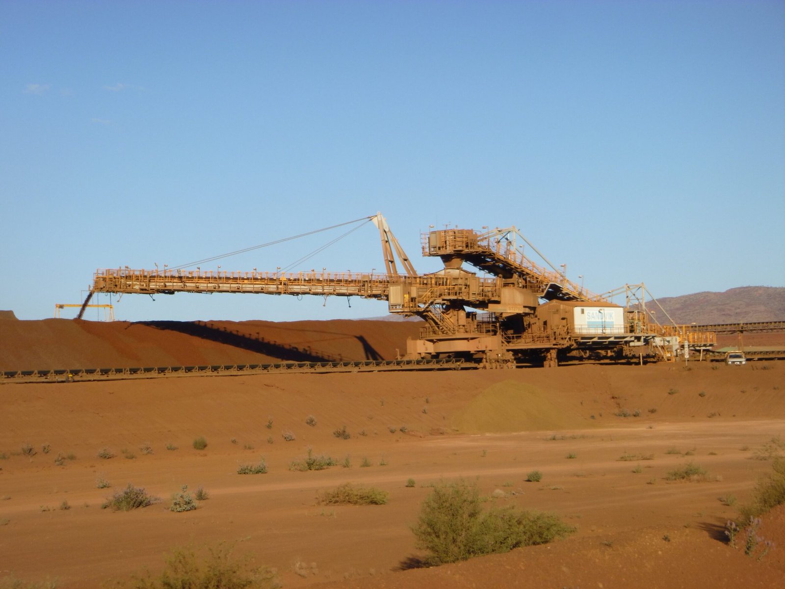 Mining in the Pilbara: Riches Beneath the Surface (image credits: wikimedia)