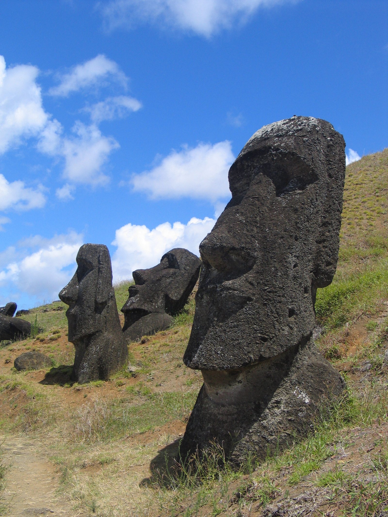 The Ancient Ties Between Sacred Sites and Nature (image credits: wikimedia)
