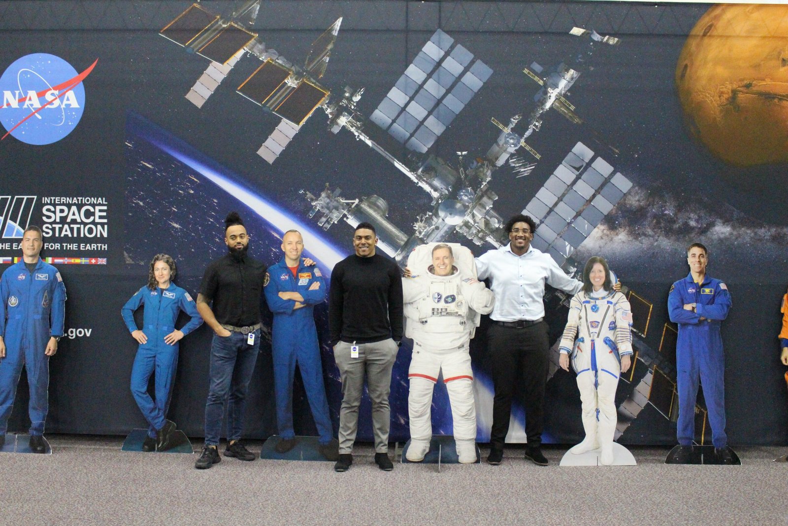 Balancing Science, Profit, and the Future of Space (image credits: wikimedia)