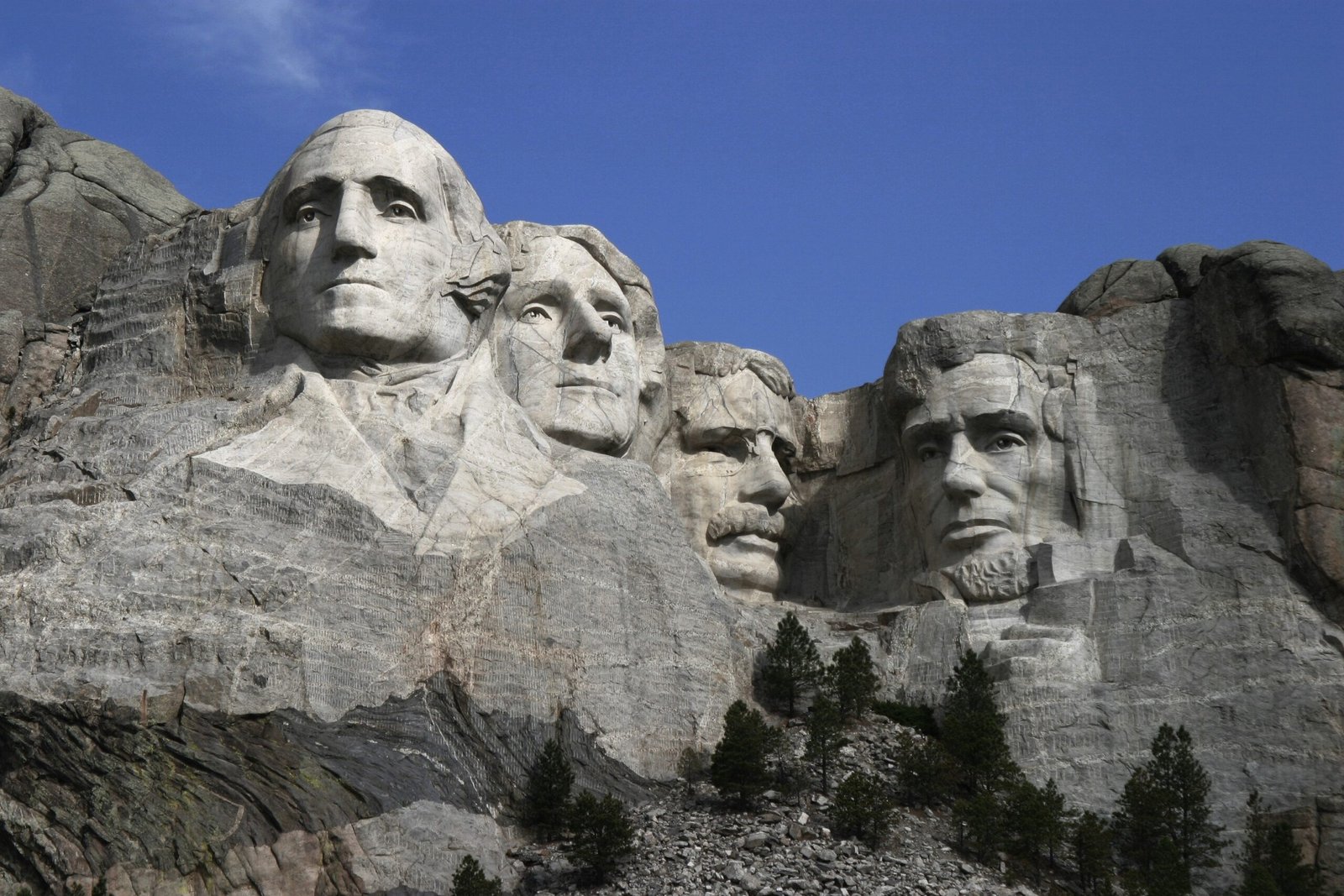 Mount Rushmore: Carving History Into Stone (image credits: wikimedia)