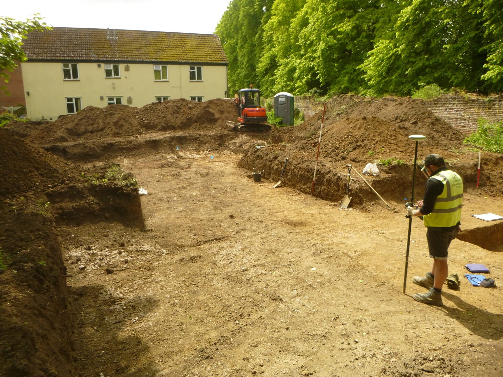 The Race Against Time: Archaeologists Under Pressure (image credits: wikimedia)