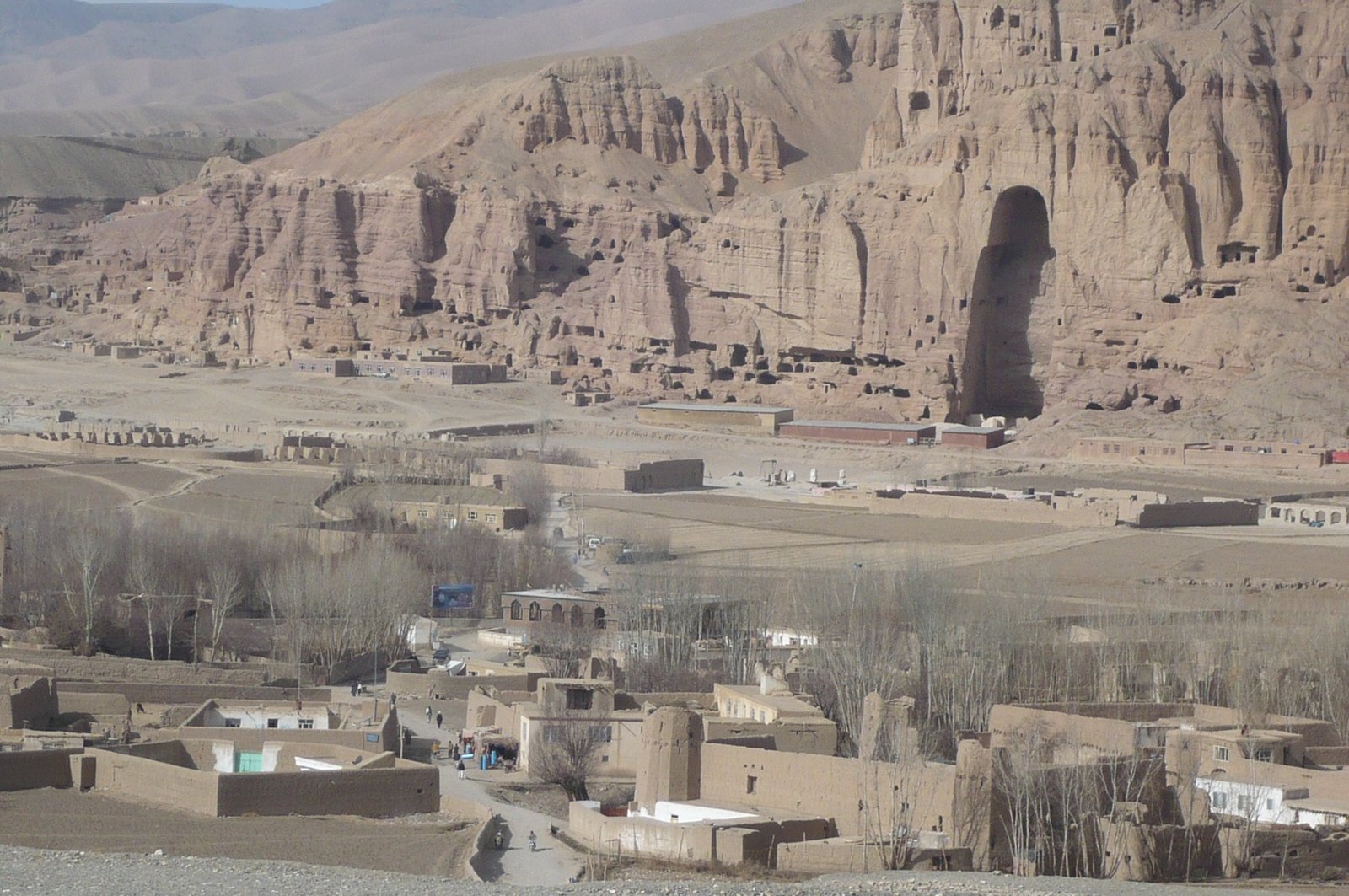 A Glimpse into the Bamiyan Valley (image credits: wikimedia)