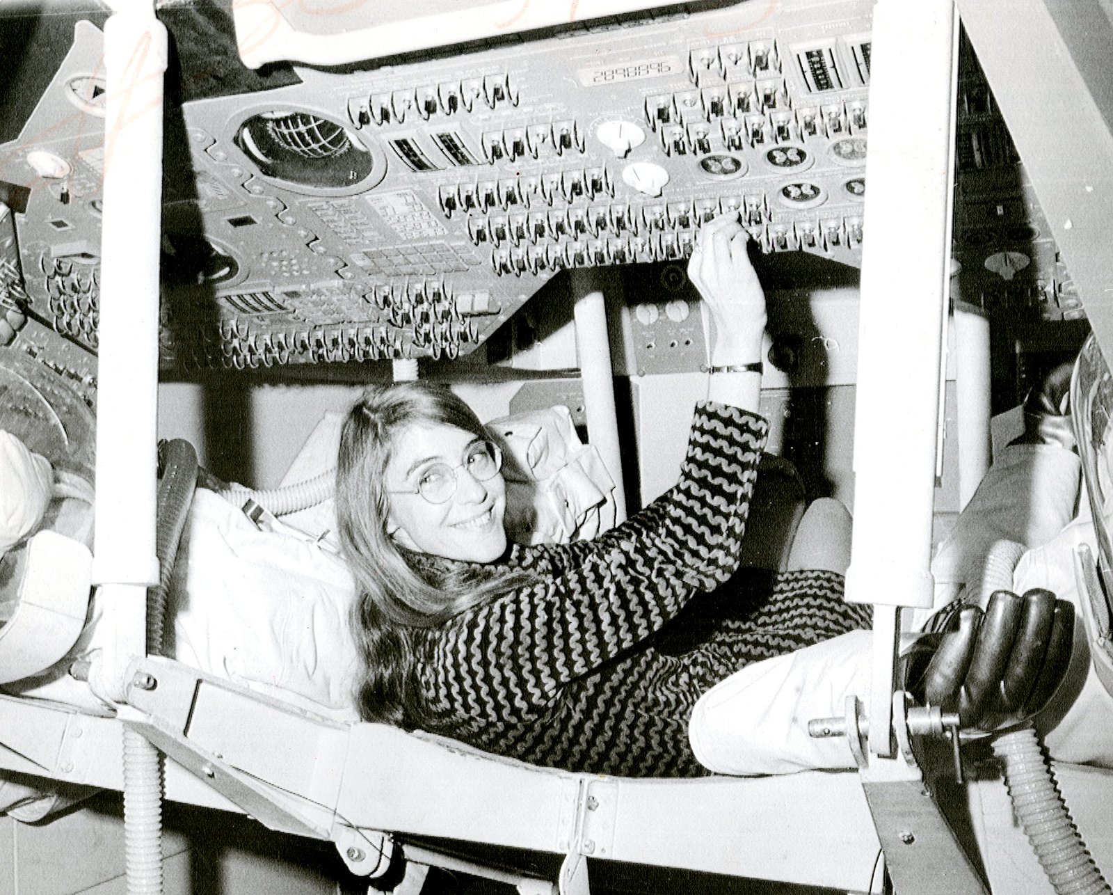 Margaret Hamilton: The Software Pioneer Who Saved Apollo 11 (image credits: wikimedia)