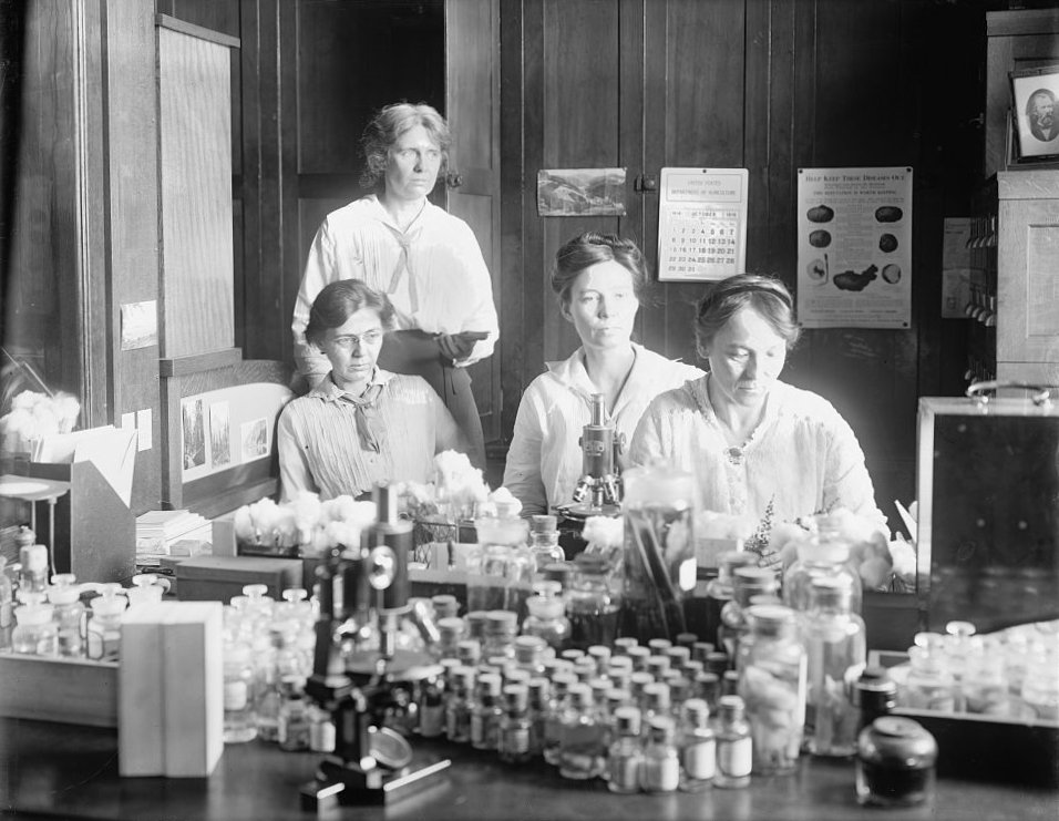 Women in the Laboratories: Shaping Lunar Science (image credits: wikimedia)