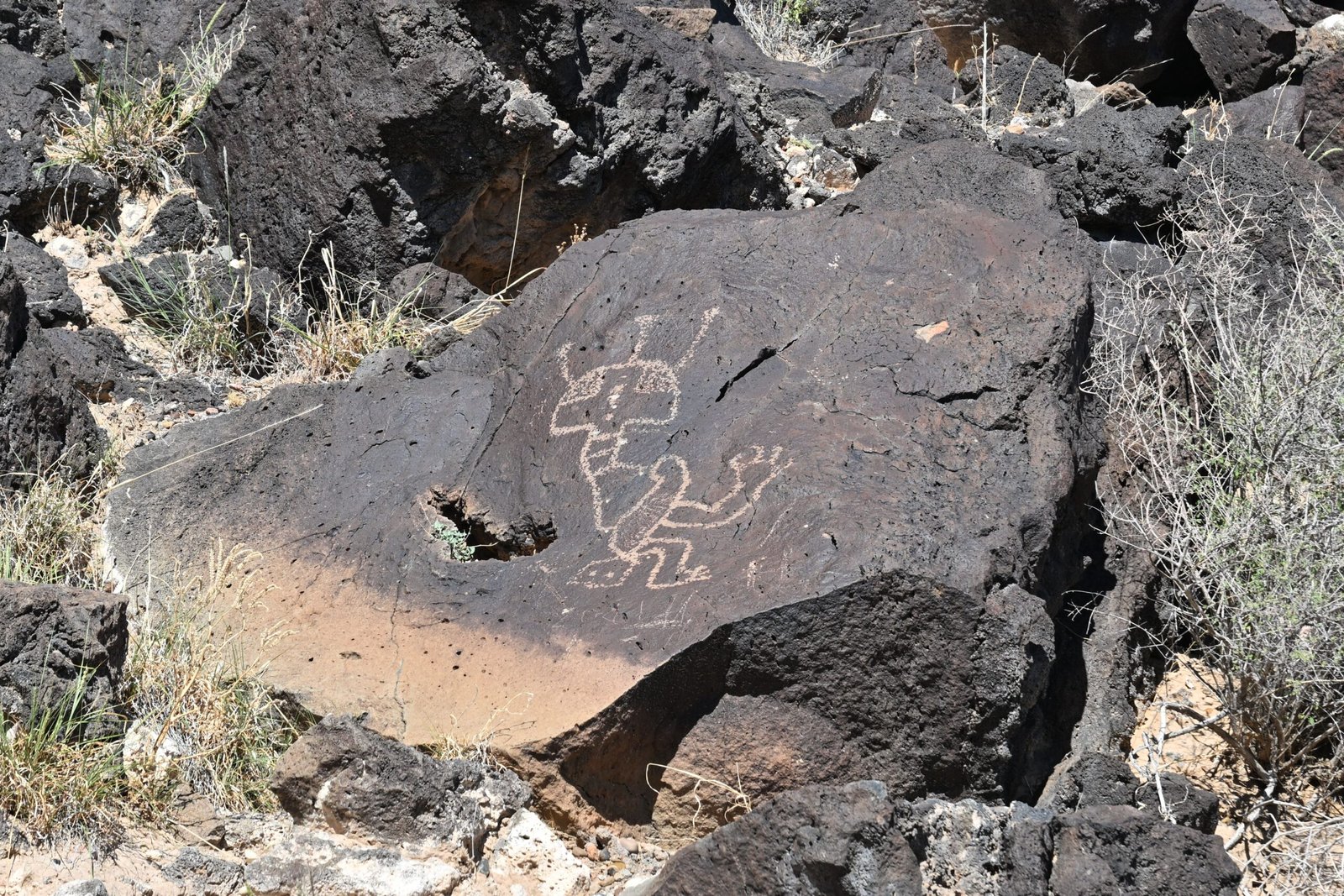 Ancient Roots: Geometry in Rock Art and Petroglyphs (image credits: wikimedia)