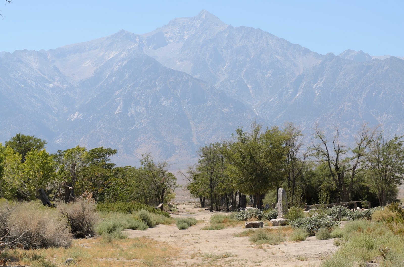 The Landscape of Manzanar: A Stark Beauty with a Dark History (image credits: wikimedia)