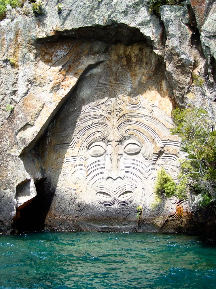 Symbols and Stories Within the Rock (image credits: wikimedia)