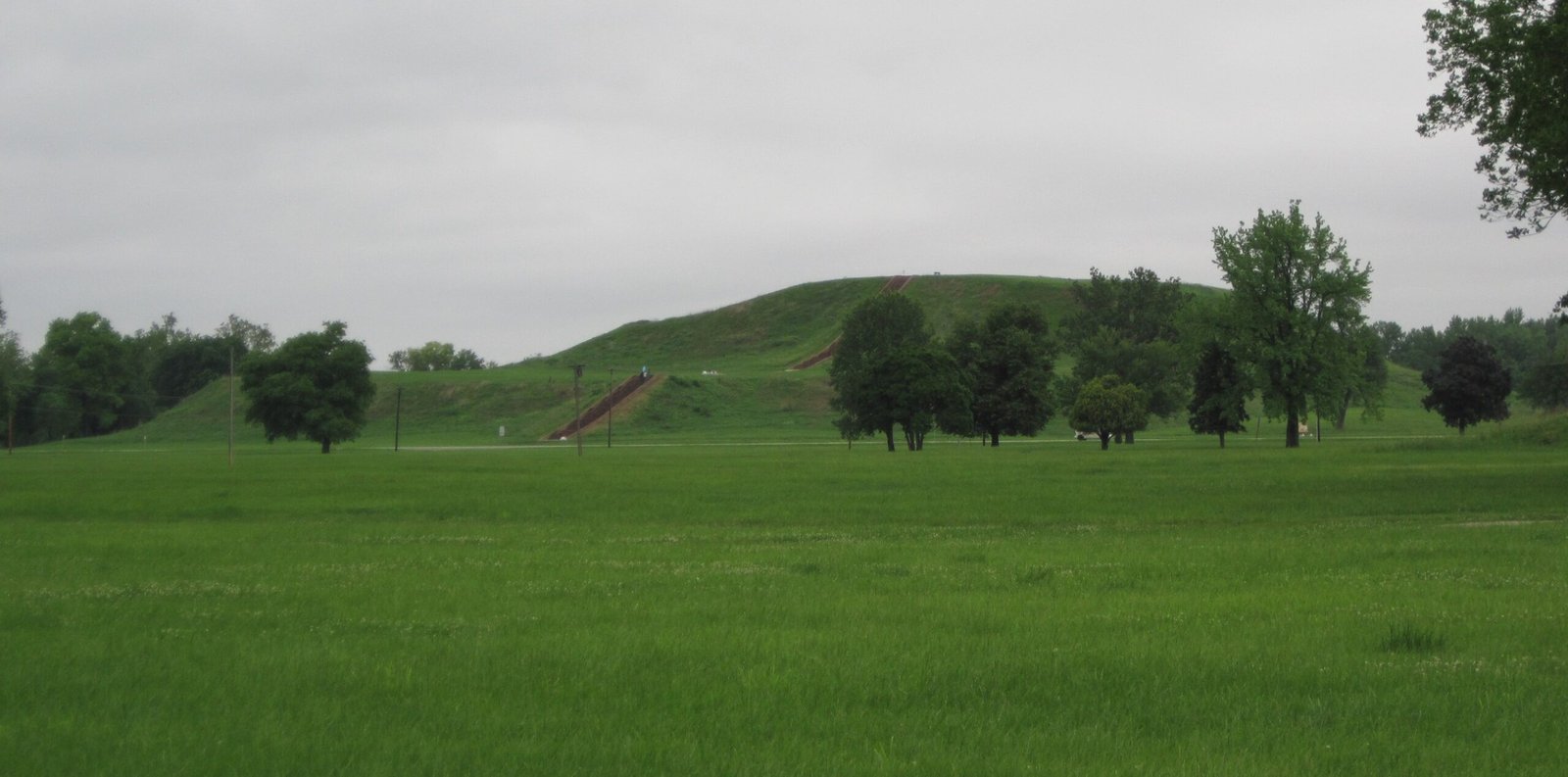 Techniques for Shaping and Stabilizing the Mounds (image credits: wikimedia)