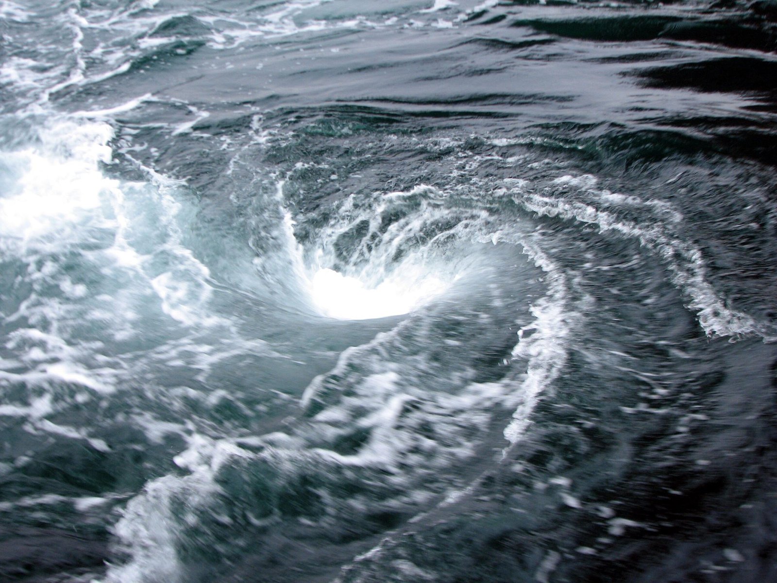 The Catastrophic Collapse Begins (image credits: wikimedia)