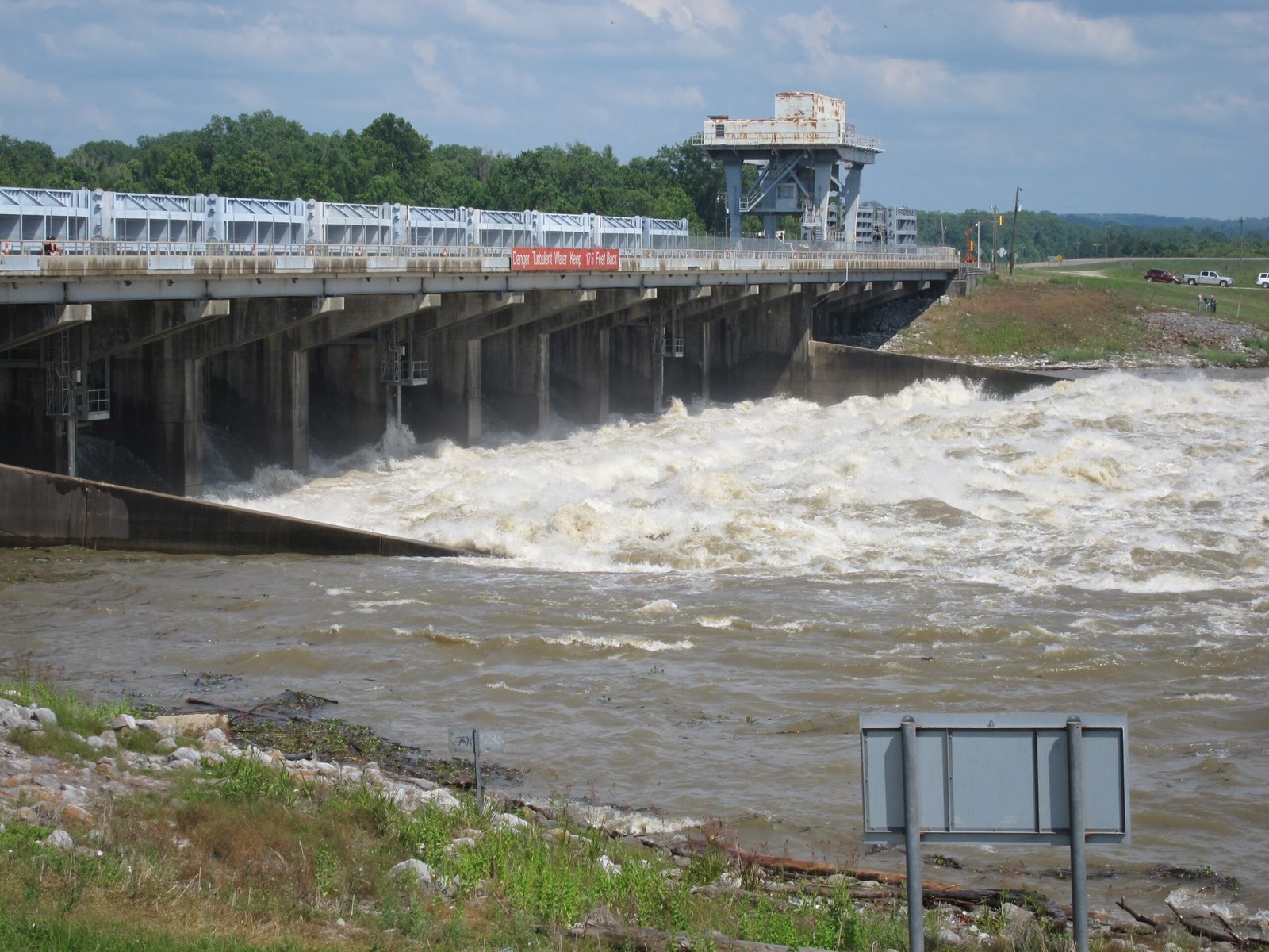 The Old River Control Structure: Holding Back the Flood (image credits: wikimedia)